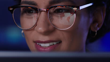close-up-portrait-attractive-business-woman-using-tablet-computer-working-late-in-office-browsing-internet-brainstorming-looking-at-information-on-screen