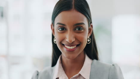 Business-woman,-portrait-and-smile-on-face