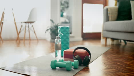 Dumbbells,-floor-and-water-bottle-on-yoga-mat