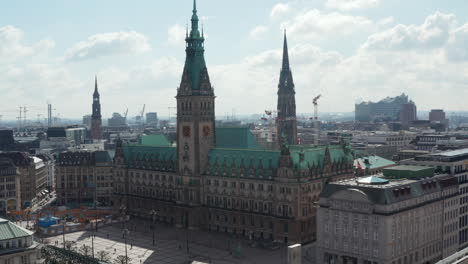 Aerial-view-of-Hamburg-city-hall-with-green-roof-surrounded-by-traditional-old-buildings-in-city-center