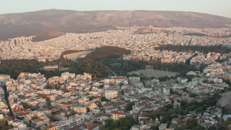Luftaufnahme-Des-Tempels-Des-Olympischen-Zeus-In-Athen,-Griechenland-Während-Der-Goldenen-Stunde-Sonnenunterganglicht