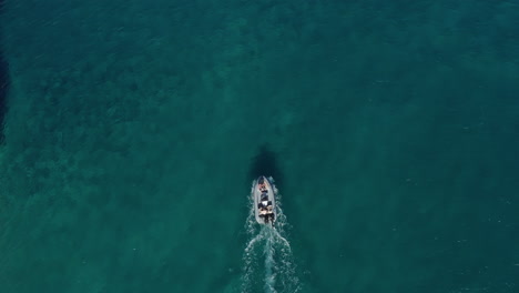 Overhead-Top-Down-Birds-Aerial-View-of-Small-Motor-Boat-on-crystal-clear-water