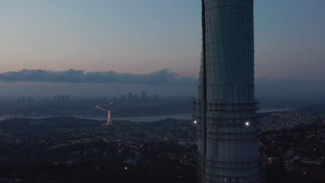 Blinking-flashing-Lights-on-Istanbul-TV-Tower-with-Amazing-View-over-all-of-Istanbul,-Aerial-Crane-up