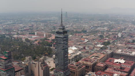 Aerial-view-of-large-town-cityscape-with-Torre-Latinoamericana-tall-building-and-Palacio-de-Bellas-Artes.-Drone-camera-changing-view-from-panorama-to-individual-buildings.-Mexico-city,-Mexico.