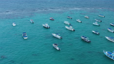 Moored-boats-swaying-on-the-water-surface.-Stunning-seascape-with-turquoise-Caribbean-Sea