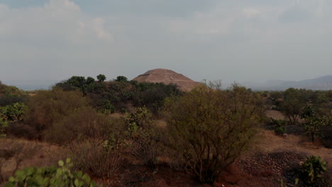 Luftbild-Teotihuacan-Pyramidenkomplex-Im-Mexikanischen-Tal-In-Der-Nähe-Von-Mexiko-stadt.-Kulturerbe-Der-UNESCO.-Drohnenansicht-Der-Allee-Der-Toten-Und-Des-Sonnentempels-In-Mexiko
