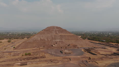 Forwards-fly-around-Pyramid-of-the-sun,-old-archaeological-site.Ancient-site-with-architecturally-significant-Mesoamerican-pyramids,-Teotihuacan,-Mexico
