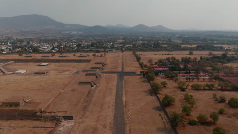 High-angle-view-of-Avenue-of-Dead-in-Teotihuacan-complex-in-Mexico-Valley.-The-Avenue-of-the-Dead-was-the-main-street-of-Teotihuacan-dividing-the-Moon-Pyramid-and-the-Citadel-complex