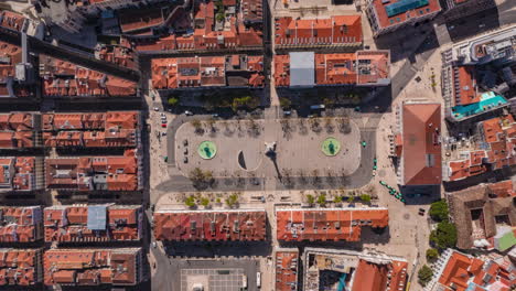 Overhead-aerial-hyperlapse-of-people-on-large-public-square-surrounded-by-residential-houses-in-Lisbon,-Portugal