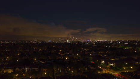 Luft-Hyper-Zeitraffer:-In-Richtung-Innenstadt-Von-Los-Angeles-Tag-zu-Nacht-Drohnen-Zeitraffer-Übergang
