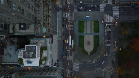 Aerial-birds-eye-overhead-top-down-panning-shot-of-busy-streets-and-crossroads-at-Pulitzer-and-Grand-Army-Plaza.--Manhattan,-New-York-City,-USA